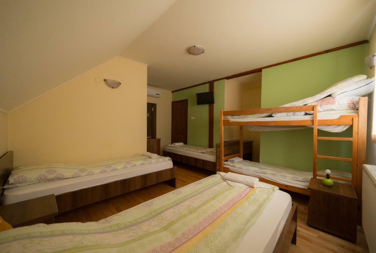 Bibic Vendeghazak Hotel Nagybajom ภายนอก รูปภาพ