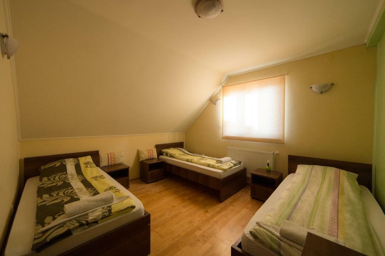 Bibic Vendeghazak Hotel Nagybajom ภายนอก รูปภาพ