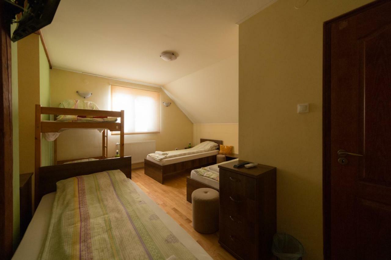 Bibic Vendeghazak Hotel Nagybajom ภายนอก รูปภาพ