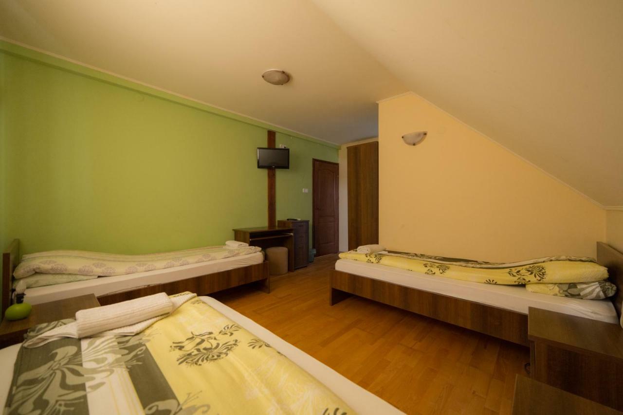 Bibic Vendeghazak Hotel Nagybajom ภายนอก รูปภาพ