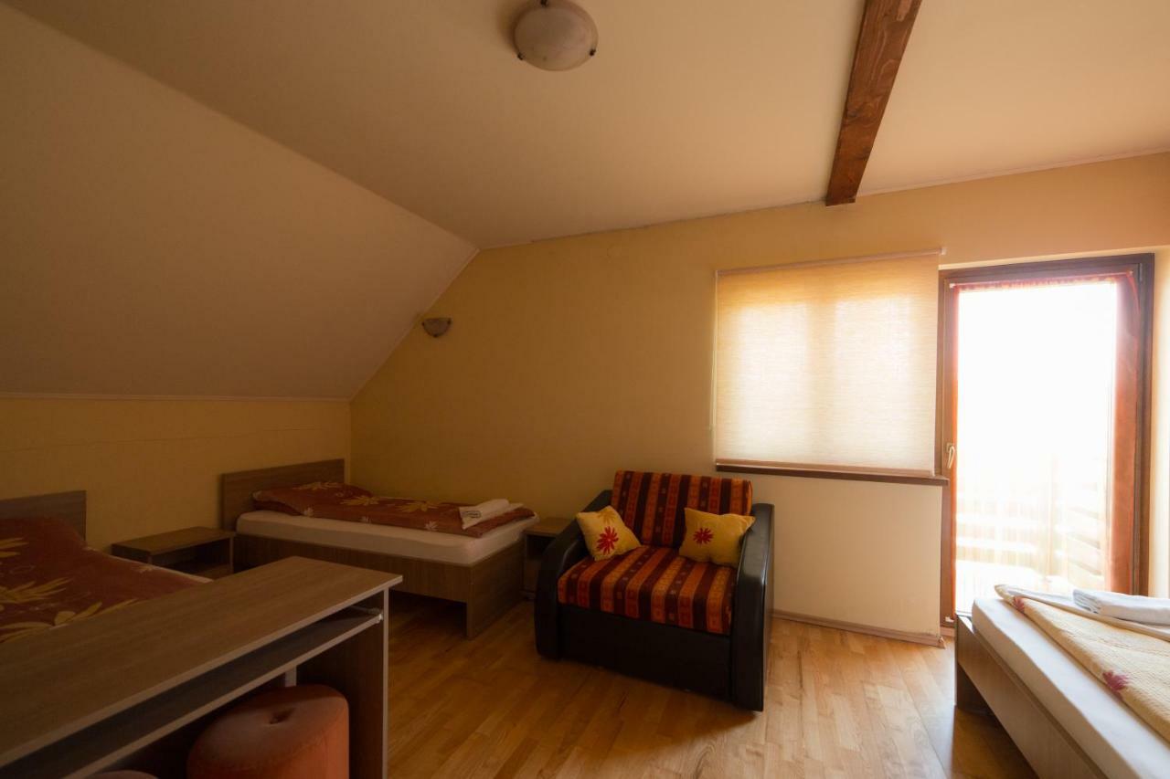 Bibic Vendeghazak Hotel Nagybajom ภายนอก รูปภาพ